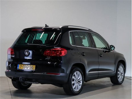 Volkswagen Tiguan - 1.4 TSI 160 PK Sport&Style | Navigatie | Parkeersensoren | Climat Controle | Tre - 1