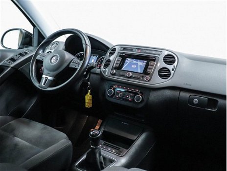 Volkswagen Tiguan - 1.4 TSI 160 PK Sport&Style | Navigatie | Parkeersensoren | Climat Controle | Tre - 1