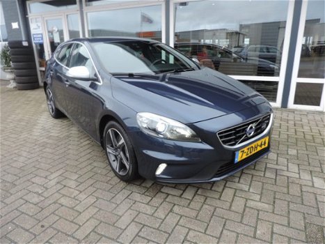 Volvo V40 - 2.0 D4 R-Design Business 50 procent deal 5.475, - ACTIE Xenon / Harman-Kardon / Leer / E - 1