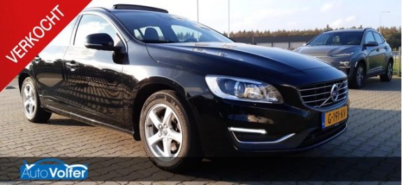 Volvo V60 - 2.0 T4 Momentum Leder|open dak|Xenon|On Call - 1