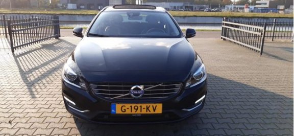 Volvo V60 - 2.0 T4 Momentum Leder|open dak|Xenon|On Call - 1