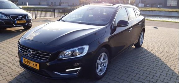 Volvo V60 - 2.0 T4 Momentum Leder|open dak|Xenon|On Call - 1