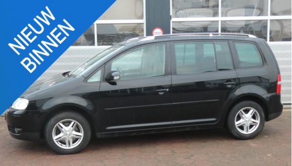 Volkswagen Touran - 2.0 TDI Highline AUT/ CLIMA/ CRUISE/ TREKHAAK/ APK ETC - 1