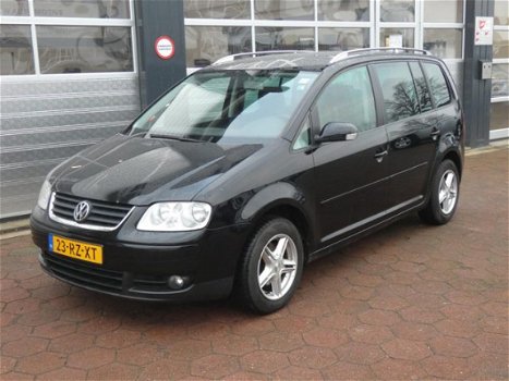 Volkswagen Touran - 2.0 TDI Highline AUT/ CLIMA/ CRUISE/ TREKHAAK/ APK ETC - 1