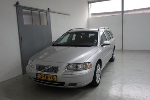 Volvo V70 - 2.4 D5 Edition Sport dealer onderhouden, van eerste eigenaar, elektrisch verstelbare sto - 1