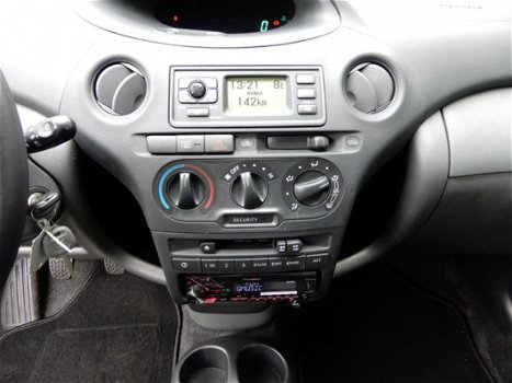 Toyota Yaris - 1.0 VVT-i Terra Bluetooth | Zuinig-betrouwbaar - 1