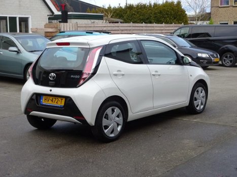 Toyota Aygo - 1.0 VVT-i x-play Airco, navigatie, elektrische ramen en centrale vergrendeling, achter - 1