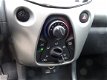 Toyota Aygo - 1.0 VVT-i x-play Airco, navigatie, elektrische ramen en centrale vergrendeling, achter - 1 - Thumbnail