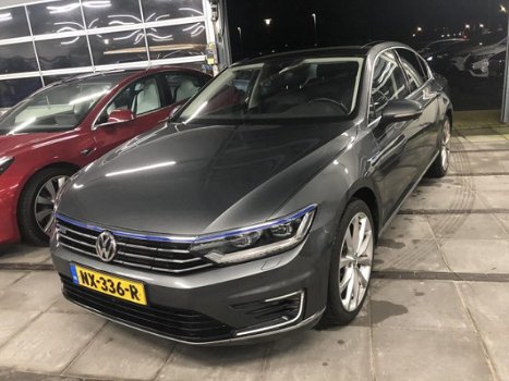 Volkswagen Passat - 1.4 TSI GTE Highline - active info - panoramadak - 1