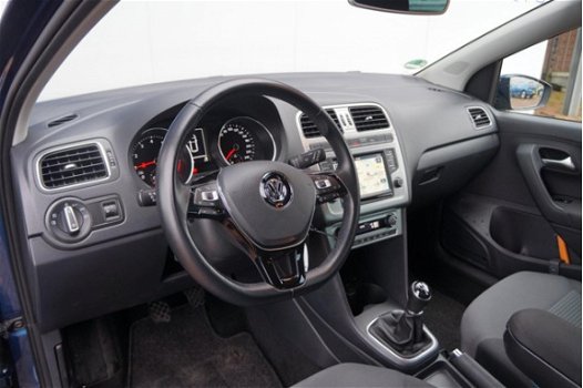 Volkswagen Polo - 1.0 BlueMotion Connected Series Navigatie+Ecc+Privacyglass=ZEER MOOI - 1