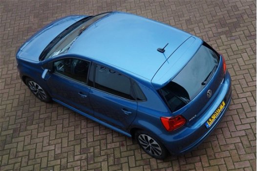 Volkswagen Polo - 1.0 BlueMotion Connected Series Navigatie+Ecc+Privacyglass=ZEER MOOI - 1