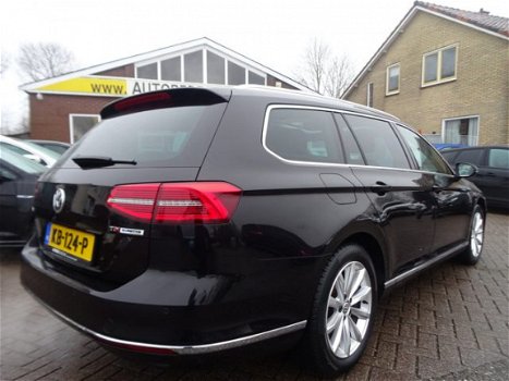 Volkswagen Passat Variant - 1.6 TDI 120pk Highline Pano-Dak, Navi, - 1