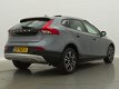 Volvo V40 Cross Country - 2.0 D2 Kinetic // Navi / Parkeersensoren / LED / Stoelverwarming - 1 - Thumbnail