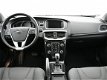 Volvo V40 Cross Country - 2.0 D2 Kinetic // Navi / Parkeersensoren / LED / Stoelverwarming - 1 - Thumbnail