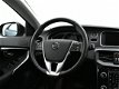 Volvo V40 Cross Country - 2.0 D2 Kinetic // Navi / Parkeersensoren / LED / Stoelverwarming - 1 - Thumbnail