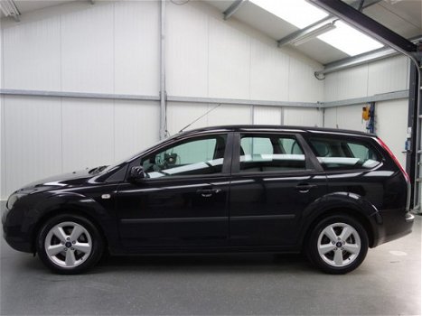 Ford Focus Wagon - 1.6-16V Futura AIRCO. CRUISE C. KEURIGE AUTO - 1