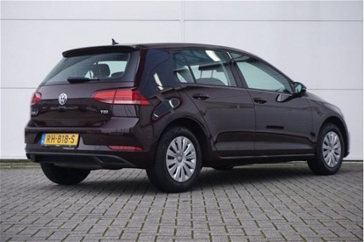 Volkswagen Golf - 1.0 TSI 85pk Trendline + Navigatie + DAB + - 1