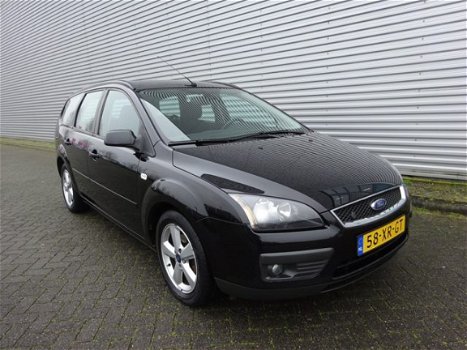 Ford Focus Wagon - 1.8-16V Ambiente - 1