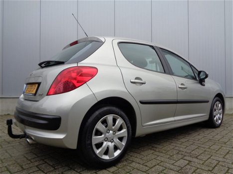 Peugeot 207 - 1.6 VTi XS 120PK Clima Cruise Automaat 5DRS 110DKm Trekhaak - 1