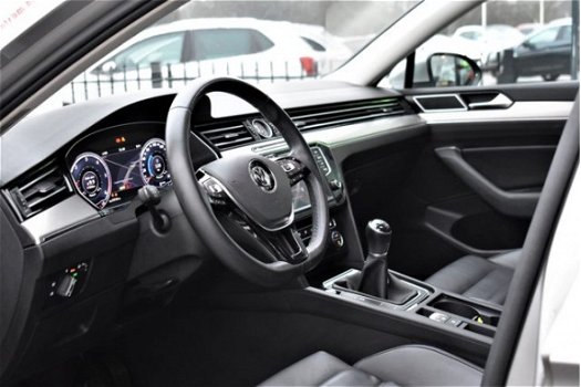 Volkswagen Passat Variant - 2.0 TDI Highline, Digitale Cockpit, Groot-Navigatie, 360-Graden Camera, - 1