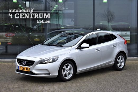 Volvo V40 - 2.0 D4 190PK Momentum Business, Xenon, Camera, Panoramadak, Climate Control, Stoelverwar - 1