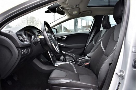 Volvo V40 - 2.0 D4 190PK Momentum Business, Xenon, Camera, Panoramadak, Climate Control, Stoelverwar - 1