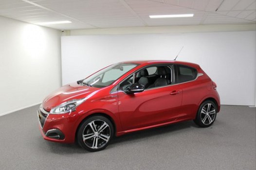 Peugeot 208 - 1.2 PureTech GT-line Navigatie, Airco, Cruise controle, Achteruitrijcamera, WEINIG KM, - 1