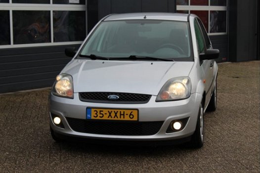 Ford Fiesta - 1.3-8V Champion (70pk) 5-Drs /Airco /Elek. ramen voor /C.V. afstand /Radio-CD /LMV /Mi - 1