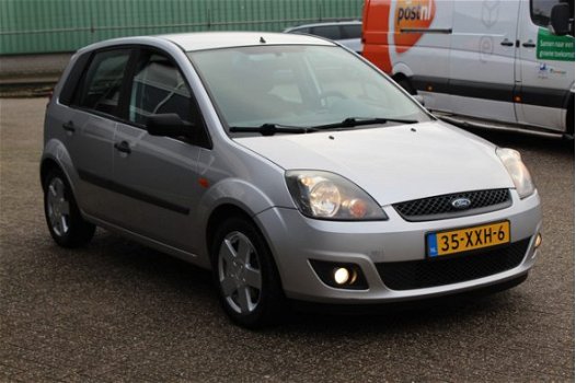 Ford Fiesta - 1.3-8V Champion (70pk) 5-Drs /Airco /Elek. ramen voor /C.V. afstand /Radio-CD /LMV /Mi - 1