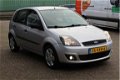 Ford Fiesta - 1.3-8V Champion (70pk) 5-Drs /Airco /Elek. ramen voor /C.V. afstand /Radio-CD /LMV /Mi - 1 - Thumbnail