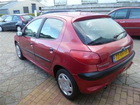 Peugeot 206 - 1.4 XR 161.000 KM nieuwe apk - 1