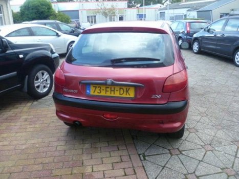 Peugeot 206 - 1.4 XR 161.000 KM nieuwe apk - 1