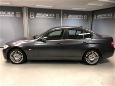 BMW 3-serie - 320i Graphite / LEER / NAVI / ZWARTE HEMEL / RIJKLAARPRIJS