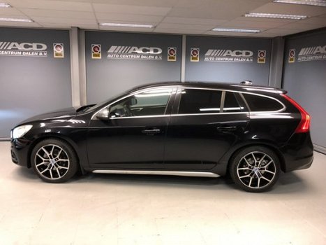 Volvo V60 - 2.0 D3 Summum R-DESIGN / TREKHAAK AFN / AUTOMAAT / LEER / RIJJKLAARPRIJS - 1