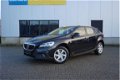 Volvo V40 Cross Country - D3 2.0 D3 MOMENTUM AUTOMAAT NAV - 1 - Thumbnail