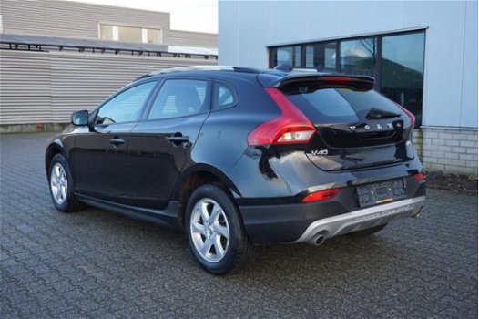 Volvo V40 Cross Country - D3 2.0 D3 MOMENTUM AUTOMAAT NAV - 1