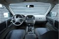 Mitsubishi Pajero - 3.2 Di-D GLX LB HR Side Window Grijskenteken - 1 - Thumbnail