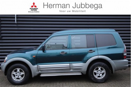 Mitsubishi Pajero - 3.2 Di-D GLX LB HR Side Window Grijskenteken - 1