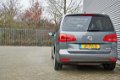 Volkswagen Touran - 2.0 Tdi 177pk DSG 7p. Highline, Panoramadak, PDC+camera, Telefoon, LED, Navigati - 1 - Thumbnail