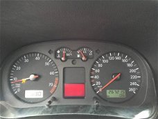 Volkswagen Golf - 1.6