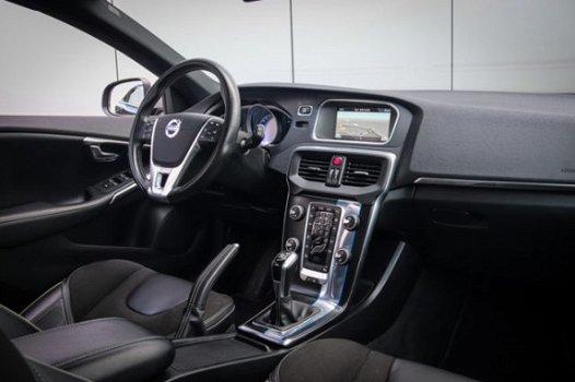 Volvo V40 - D2 R-Design, Navi, Parkeercam., Stoelverw - 1