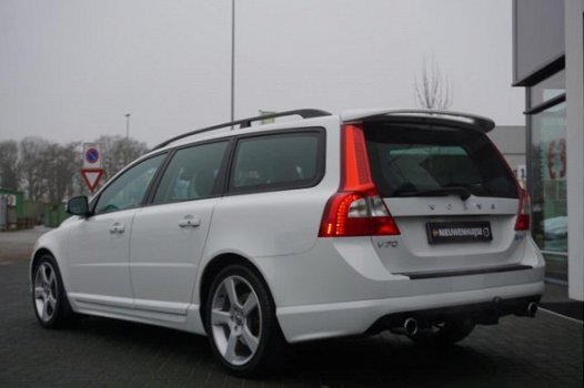 Volvo V70 - 2.5T R-DESIGN GEARTRONIC NAVIGATIE XENON TREKHAAK LEER OPENDAK - 1