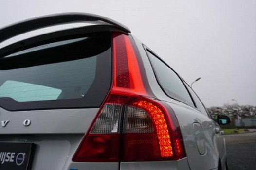 Volvo V70 - 2.5T R-DESIGN GEARTRONIC NAVIGATIE XENON TREKHAAK LEER OPENDAK - 1