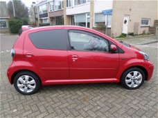 Toyota Aygo - 1.0 12V VVT-I 5DRS Aspiration Red