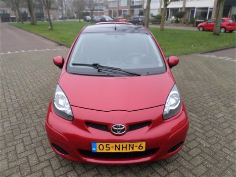 Toyota Aygo - 1.0 12V VVT-I 5DRS Aspiration Red - 1