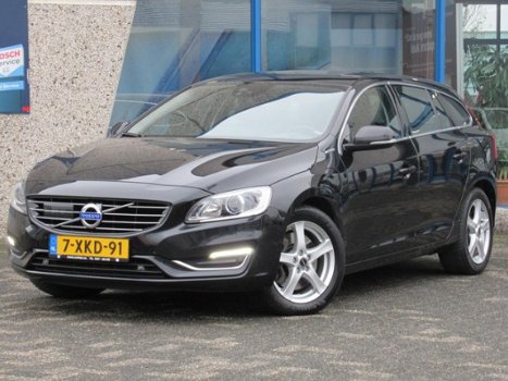 Volvo V60 - 2.4 D6 AWD Plug-In Hybrid Pure Limited Automaat - 1