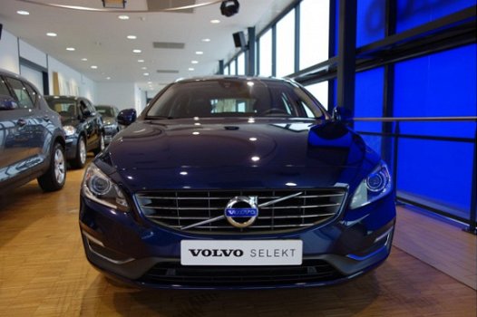 Volvo V60 - D4 181pk Ocean Race. Navi, Parkeercamera, elektr.stoelen. Schuifdak - 1