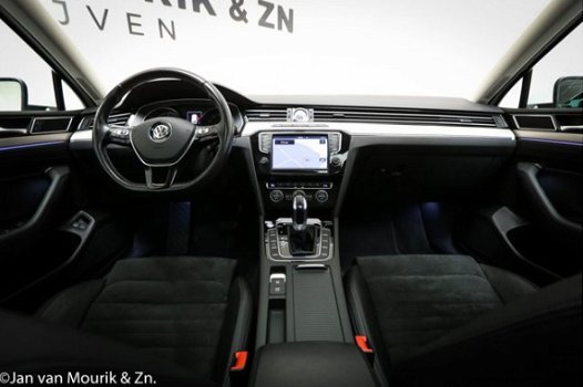 Volkswagen Passat Variant - 1.4 TSI GTE Highline // EX-BTW | LED | TREKHAAK | PANORAMADAK | NAVI | C - 1