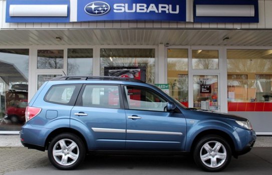 Subaru Forester - 2.0 150pk Automaat Luxury * Xenon * Navigatie * 1e eigenaar - 1