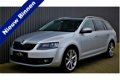 Skoda Octavia Combi - 1.6 TDI Greentech Style Businessline PANO XENON 18